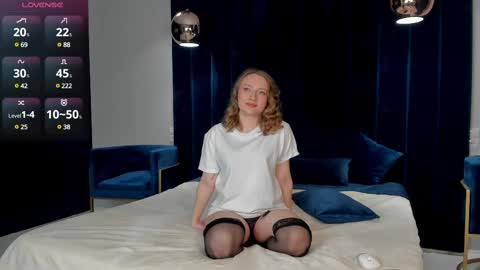 Snapshot of sweet_love_kitty chatting on February 3, 1:41 am Sofia online show from February 3, 1:41 am