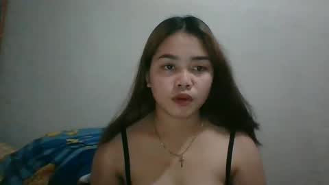 Snapshot of sweet_mae28xx chatting on December 12, 5:10 am sweet_mae28xx online show from December 12, 5:10 am