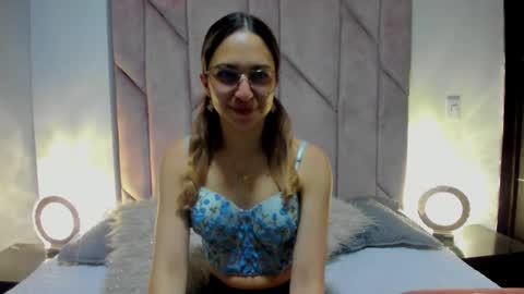 Snapshot of sweet_meelody chatting on September 29, 4:06 am Melody online show from September 29, 4:06 am
