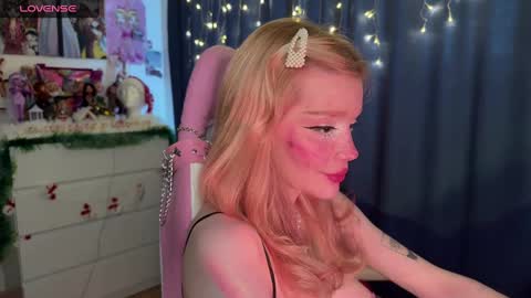 Melissa. Join me on Fansly link in social medias online show from December 21, 12:06 pm