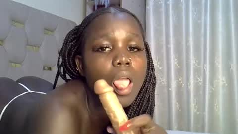 Snapshot of sweet_melodiyy chatting on March 27, 7:13 pm sweet_melodiyy online show from March 27, 7:13 pm