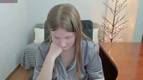 Mila online show from December 23, 4:32 am