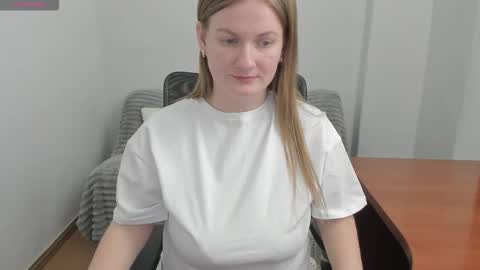 Mila online show from February 4, 9:42 pm