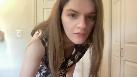 Snapshot of sweet_meow_madness chatting on June 1, 5:47 pm Sweet May online show from June 1, 5:47 pm