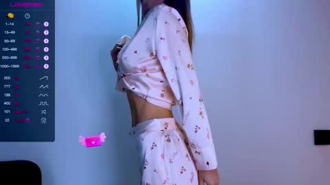 Mia online show from September 24, 12:08 pm