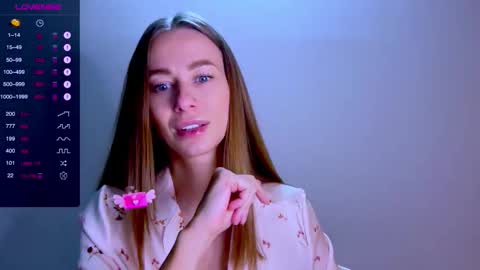 Mia online show from September 27, 10:42 am