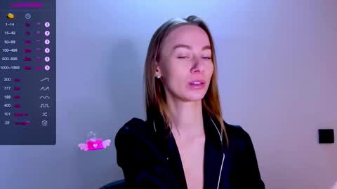 Mia online show from October 4, 11:52 am