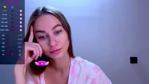 Mia online show from November 2, 11:34 am