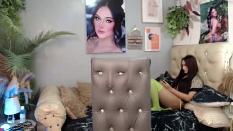 girlnamenicole online show from December 5, 6:32 am