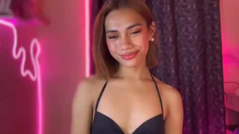 Snapshot of sweet_nikki03 chatting on October 7, 6:16 pm sweet_nikki03 online show from October 7, 6:16 pm