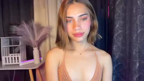 Snapshot of sweet_nikki03 chatting on October 12, 5:23 pm sweet_nikki03 online show from October 12, 5:23 pm