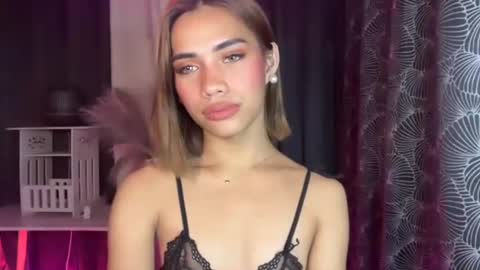 Snapshot of sweet_nikki03 chatting on October 22, 4:51 pm sweet_nikki03 online show from October 22, 4:51 pm