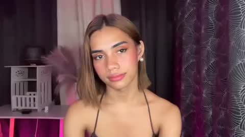 Snapshot of sweet_nikki03 chatting on October 23, 7:12 pm sweet_nikki03 online show from October 23, 7:12 pm