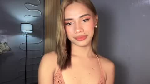 Snapshot of sweet_nikki03 chatting on June 6, 10:20 am sweet_nikki03 online show from June 6, 10:20 am