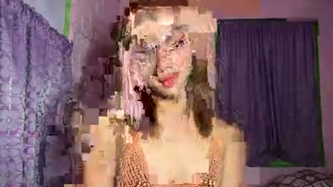 Snapshot of sweet_nikki03 chatting on June 10, 10:36 am sweet_nikki03 online show from June 10, 10:36 am