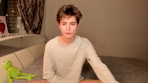 kira online show from March 3, 7:06 pm