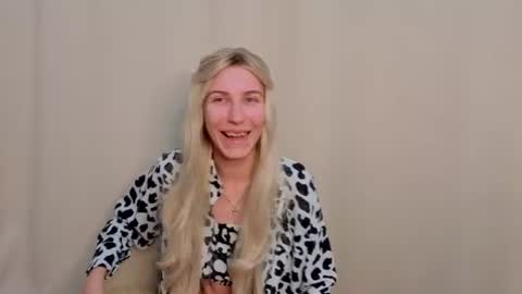 Snapshot of sweet_pixie__ chatting on July 14, 2:27 am sweet_pixie__ online show from July 14, 2:27 am