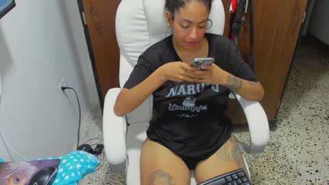 Snapshot of sweet_robyn chatting on December 2, 10:12 pm sweet_robyn online show from December 2, 10:12 pm