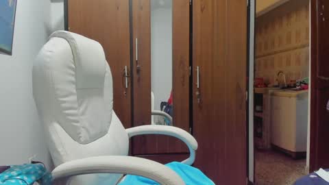 Snapshot of sweet_robyn chatting on December 13, 9:41 pm sweet_robyn online show from December 13, 9:41 pm