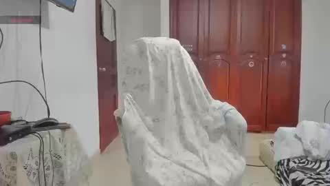 Snapshot of sweet_robyn chatting on November 14, 9:57 pm sweet_robyn online show from November 14, 9:57 pm