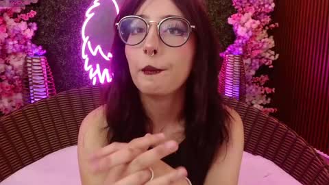 Roxanee online show from April 9, 9:20 pm