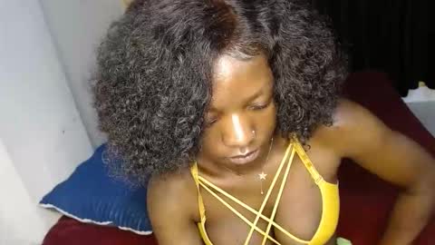 ellanah Tracie online show from December 2, 12:49 am