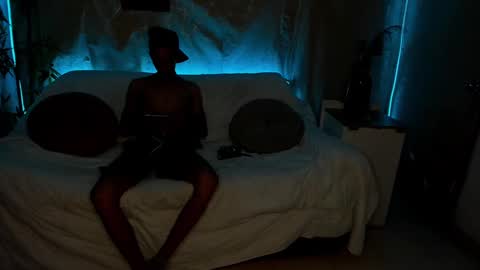 Start 18 year  Noa 19 year online show from February 12, 10:59 pm