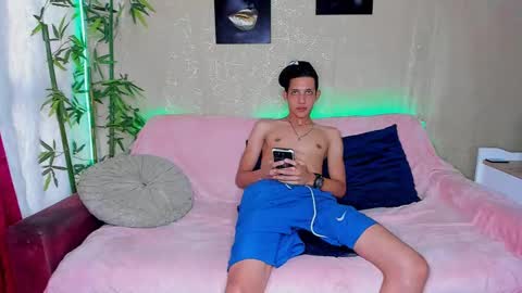 Start 18 year  Noa 19 year online show from February 22, 8:42 pm