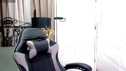 Leah online show from November 6, 11:26 pm