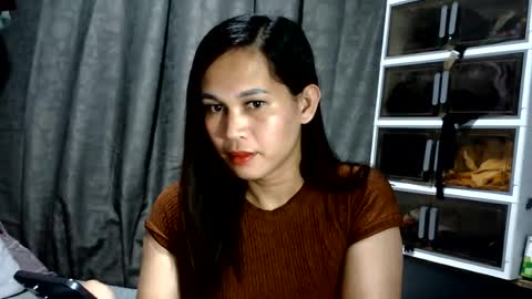Snapshot of sweet_squirtxxxx chatting on July 23, 2:09 am HI IM MONA AND IM YOUR NEXT WIFE online show from July 23, 2:09 am