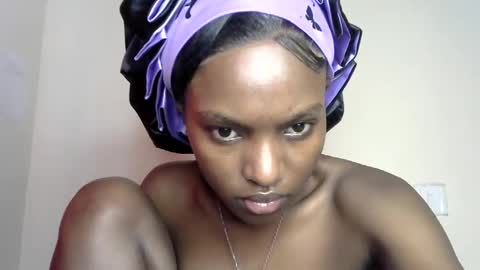 Snapshot of sweet_strawberina chatting on May 17, 8:12 am sweet_strawberina online show from May 17, 8:12 am