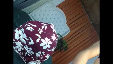 Snapshot of sweet_trexie chatting on April 8, 1:49 am sweet_trexie online show from April 8, 1:49 am