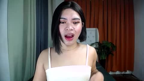 Snapshot of sweet_trexie chatting on April 9, 7:30 pm sweet_trexie online show from April 9, 7:30 pm