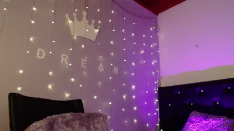 Snapshot of sweet_valery21 chatting on December 9, 11:03 pm valery online show from December 9, 11:03 pm