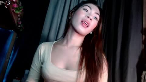 sweet_vell online show from June 2, 4:31 pm