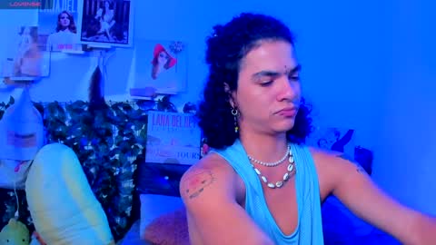 Steven independent model online show from December 17, 3:17 pm