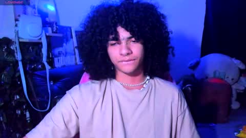 Steven independent model online show from February 25, 4:03 am