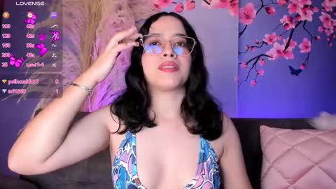 Snapshot of sweetanniie_ chatting on September 10, 4:23 am Annie online show from September 10, 4:23 am