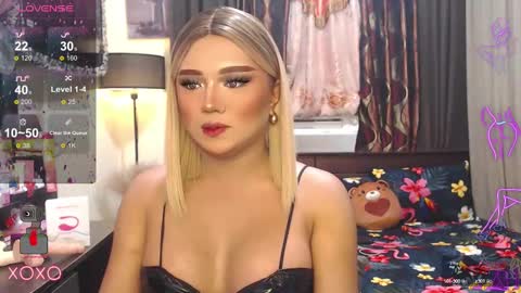 Snapshot of sweetbella118 chatting on December 8, 6:54 am bella online show from December 8, 6:54 am