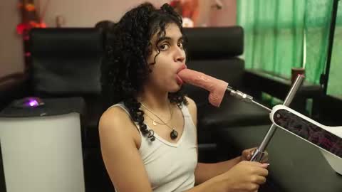 Salom independent model online show from November 28, 7:16 pm