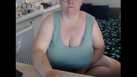 Sweetboobs85h online show from September 8, 5:56 pm