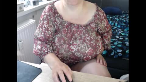 Sweetboobs85h online show from September 14, 8:13 am