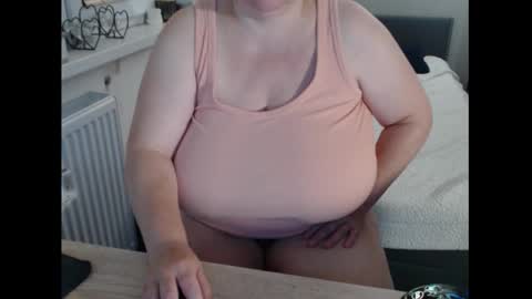Sweetboobs85h online show from October 3, 7:55 pm