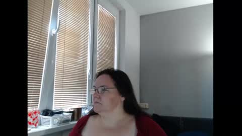 Sweetboobs85h online show from June 18, 7:41 am