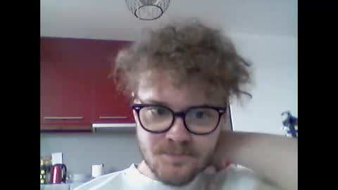 Snapshot of sweetboyl04 chatting on June 3, 5:29 pm sweetboyl04 online show from June 3, 5:29 pm
