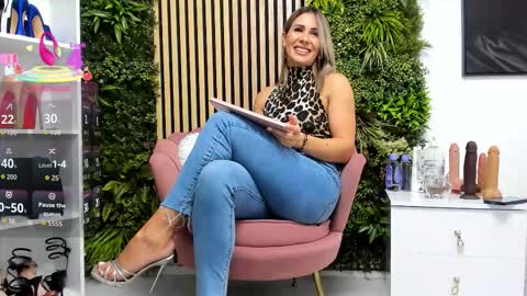 Snapshot of sweetcherry30_ chatting on October 5, 6:01 am Cherry online show from October 5, 6:01 am