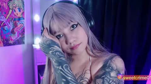 Snapshot of sweetcrime chatting on October 11, 4:33 am       Independent model online show from October 11, 4:33 am