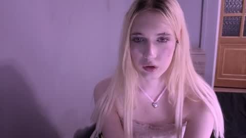 sweetcrystalll online show from July 6, 6:54 pm