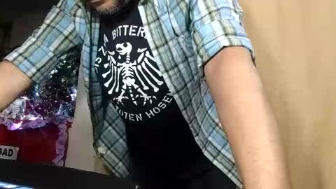 Snapshot of sweetcuervo chatting on December 22, 7:33 am sweetcuervo independent model online show from December 22, 7:33 am