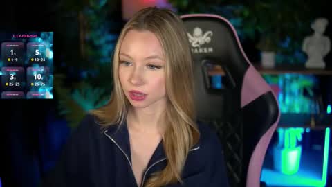 Snapshot of sweetdaisy_me chatting on February 22, 8:13 am Lina online show from February 22, 8:13 am